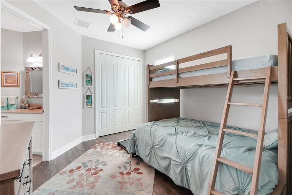 En Venta: $675,000 (4 camas, 3 baños, 2622 Pies cuadrados)