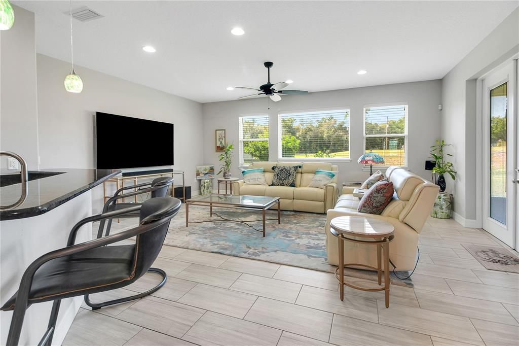 En Venta: $675,000 (4 camas, 3 baños, 2622 Pies cuadrados)