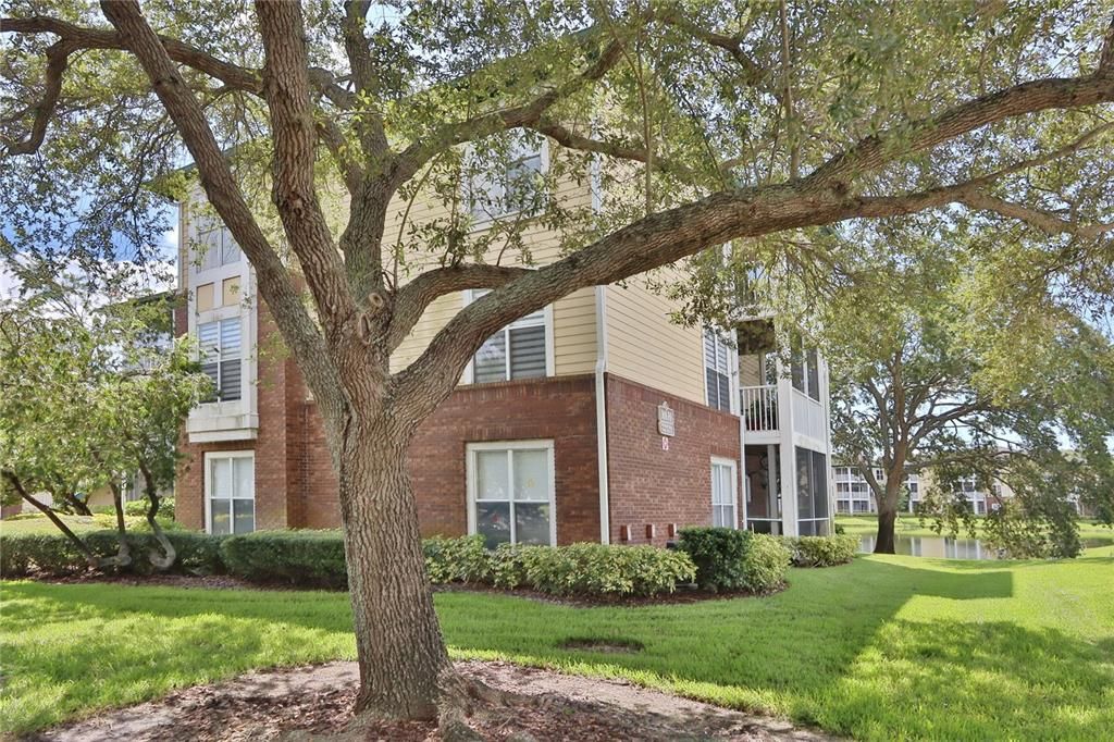 Active With Contract: $175,000 (2 beds, 2 baths, 990 Square Feet)