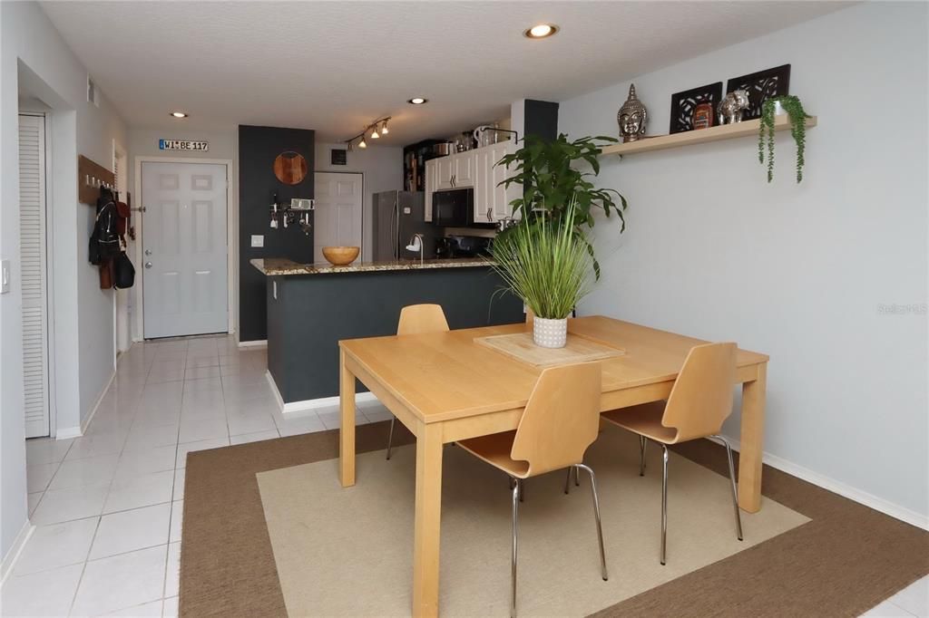 Active With Contract: $175,000 (2 beds, 2 baths, 990 Square Feet)