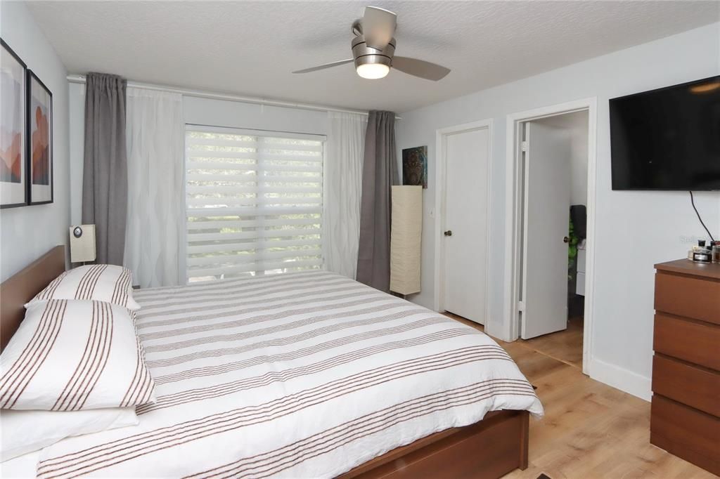 Active With Contract: $175,000 (2 beds, 2 baths, 990 Square Feet)