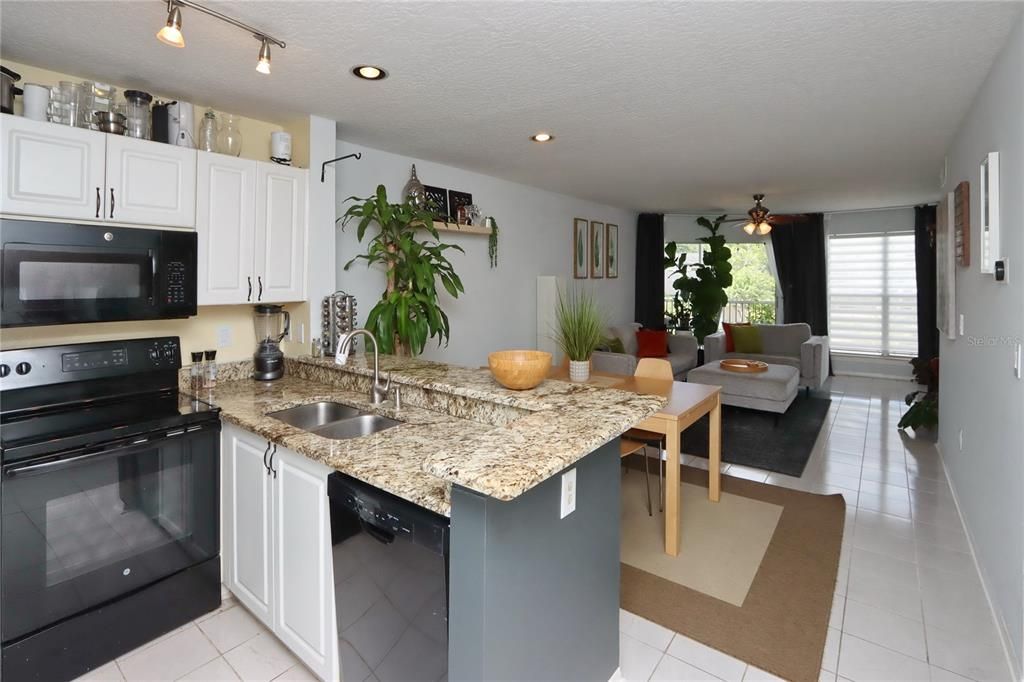 Active With Contract: $175,000 (2 beds, 2 baths, 990 Square Feet)