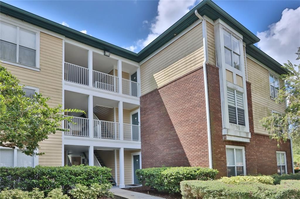 Active With Contract: $175,000 (2 beds, 2 baths, 990 Square Feet)