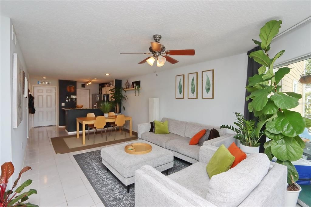 Active With Contract: $175,000 (2 beds, 2 baths, 990 Square Feet)