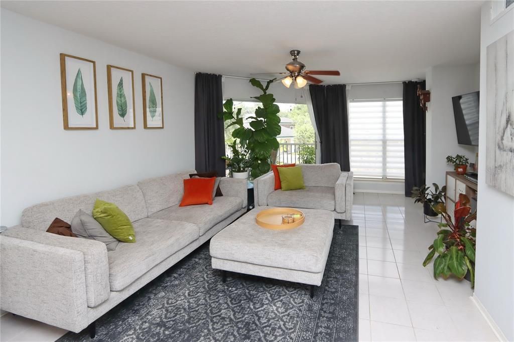 Active With Contract: $175,000 (2 beds, 2 baths, 990 Square Feet)