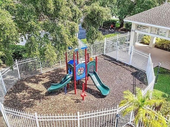 For Sale: $425,000 (4 beds, 2 baths, 1929 Square Feet)