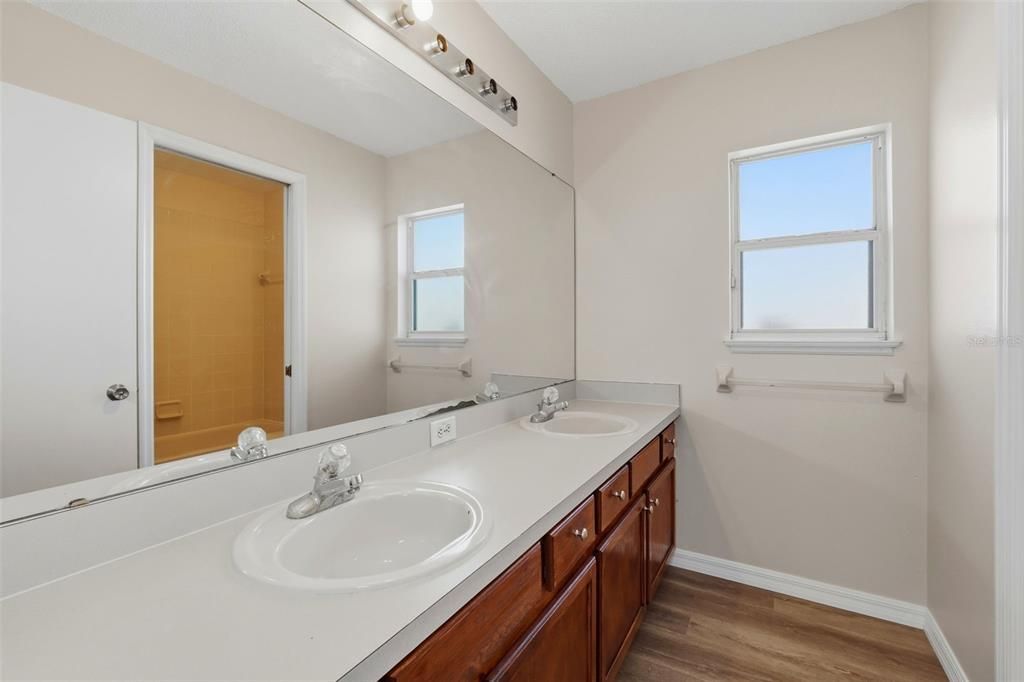 For Sale: $425,000 (4 beds, 2 baths, 1929 Square Feet)