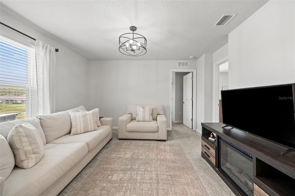 For Rent: $2,800 (4 beds, 2 baths, 2046 Square Feet)