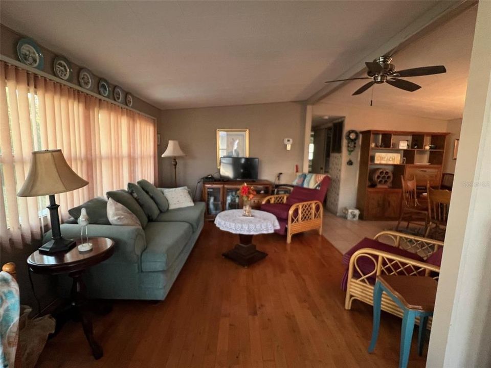 На продажу: $109,500 (2 спален, 2 ванн, 740 Квадратных фут)