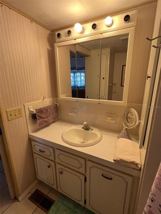 На продажу: $109,500 (2 спален, 2 ванн, 740 Квадратных фут)