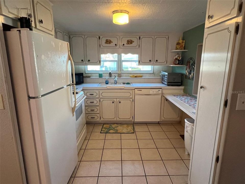 На продажу: $109,500 (2 спален, 2 ванн, 740 Квадратных фут)