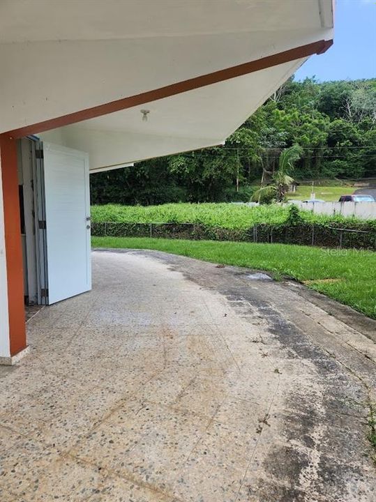 For Sale: $249,999 (3 beds, 3 baths, 2216 Square Feet)