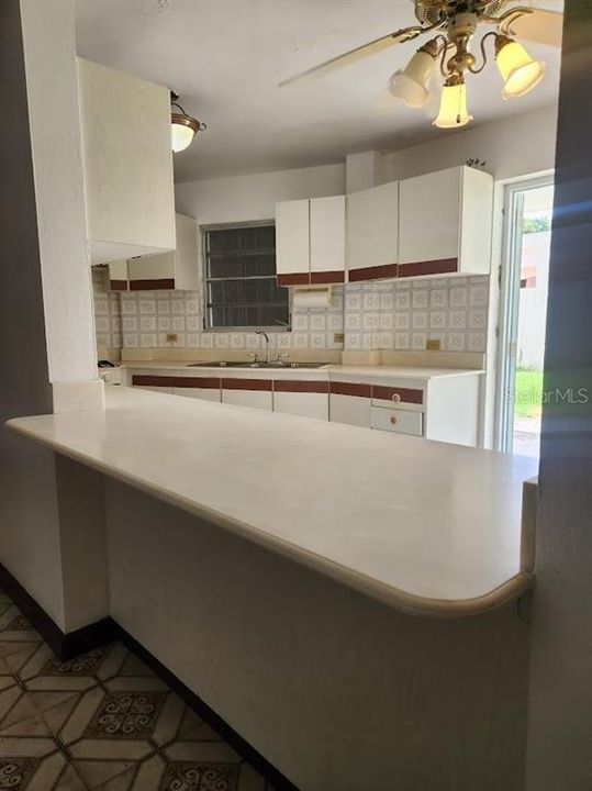 For Sale: $249,999 (3 beds, 3 baths, 2216 Square Feet)