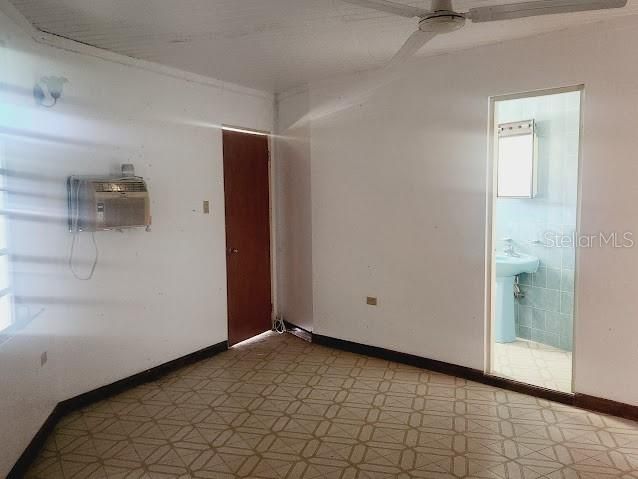 For Sale: $249,999 (3 beds, 3 baths, 2216 Square Feet)