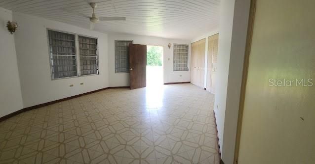 For Sale: $249,999 (3 beds, 3 baths, 2216 Square Feet)