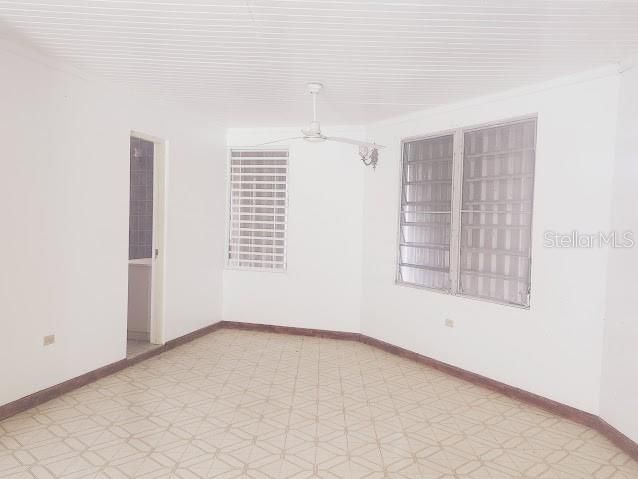 For Sale: $249,999 (3 beds, 3 baths, 2216 Square Feet)