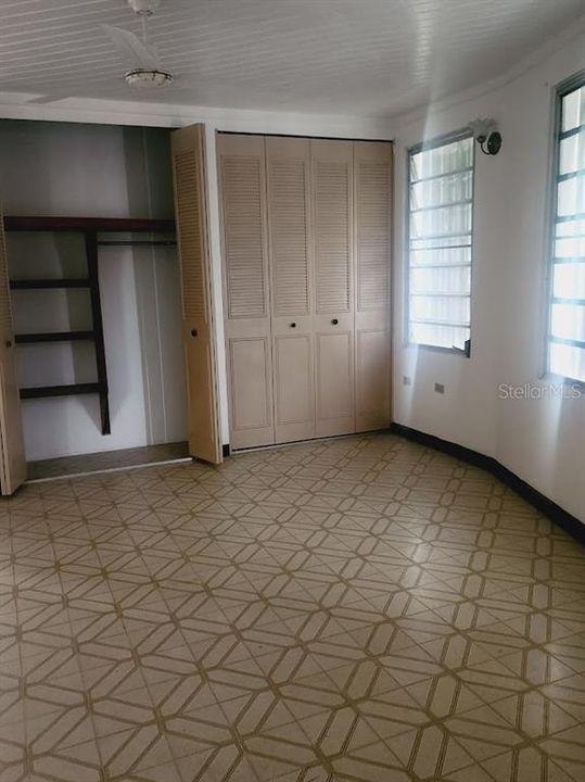 For Sale: $249,999 (3 beds, 3 baths, 2216 Square Feet)