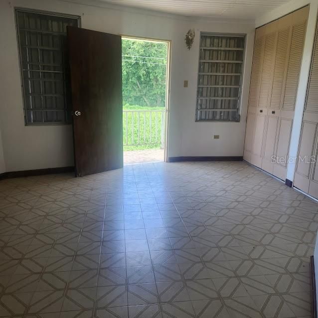 For Sale: $249,999 (3 beds, 3 baths, 2216 Square Feet)