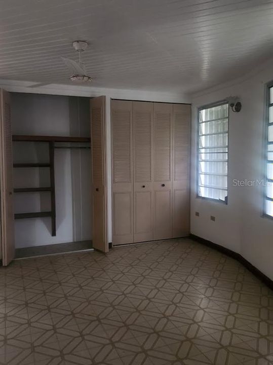 For Sale: $249,999 (3 beds, 3 baths, 2216 Square Feet)