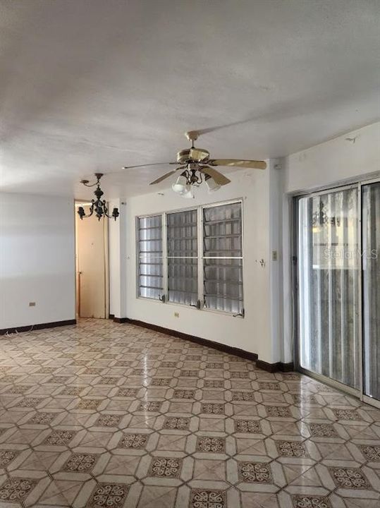 For Sale: $249,999 (3 beds, 3 baths, 2216 Square Feet)