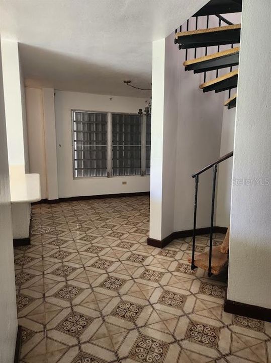 For Sale: $249,999 (3 beds, 3 baths, 2216 Square Feet)