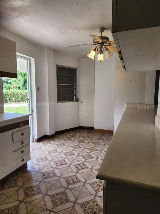 For Sale: $249,999 (3 beds, 3 baths, 2216 Square Feet)