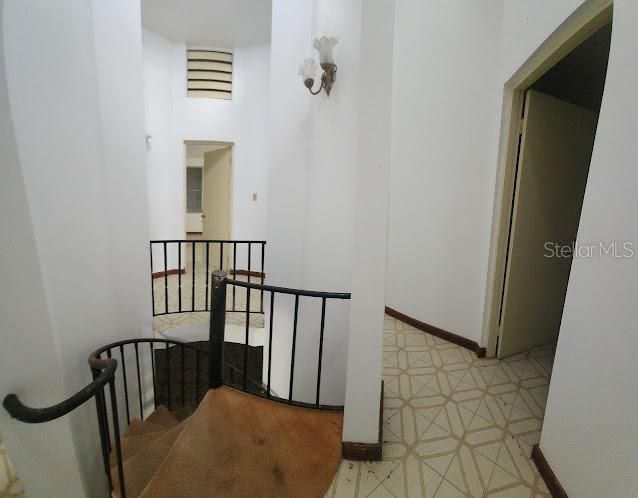 For Sale: $249,999 (3 beds, 3 baths, 2216 Square Feet)