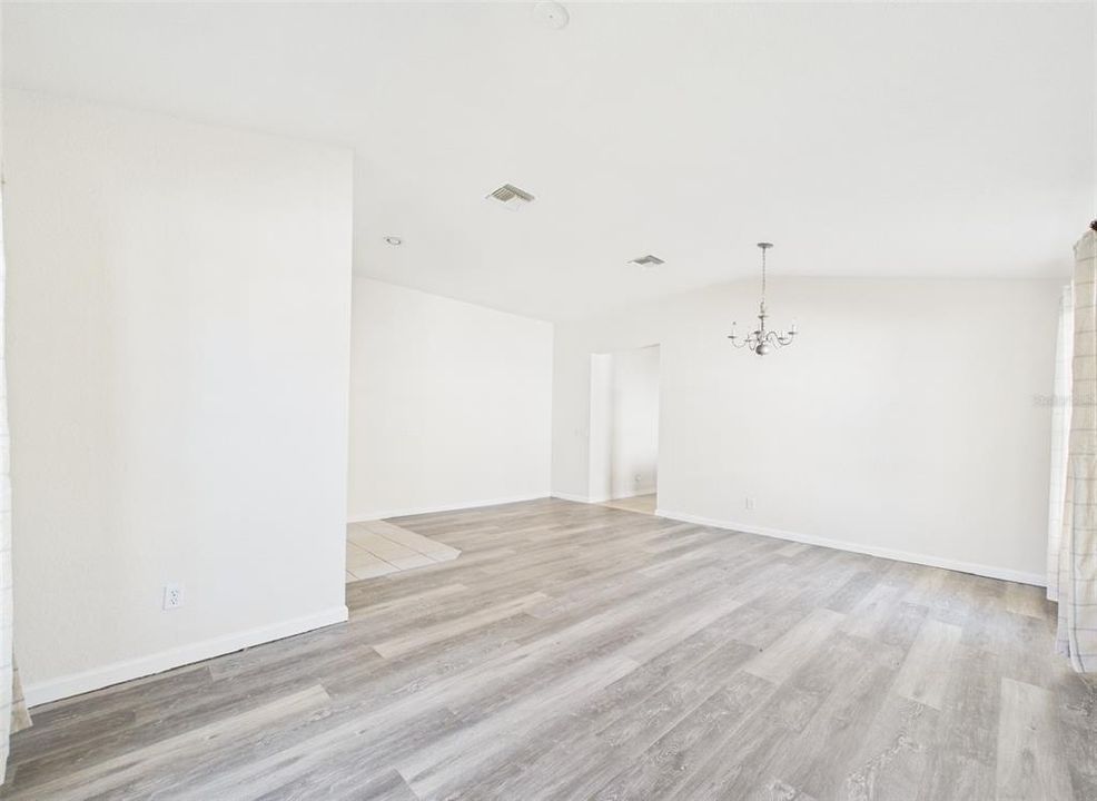 待售: $299,000 (3 贝兹, 2 浴室, 1824 平方英尺)