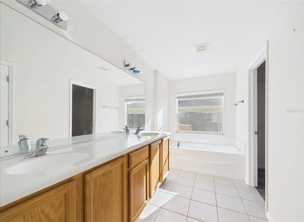 待售: $299,000 (3 贝兹, 2 浴室, 1824 平方英尺)