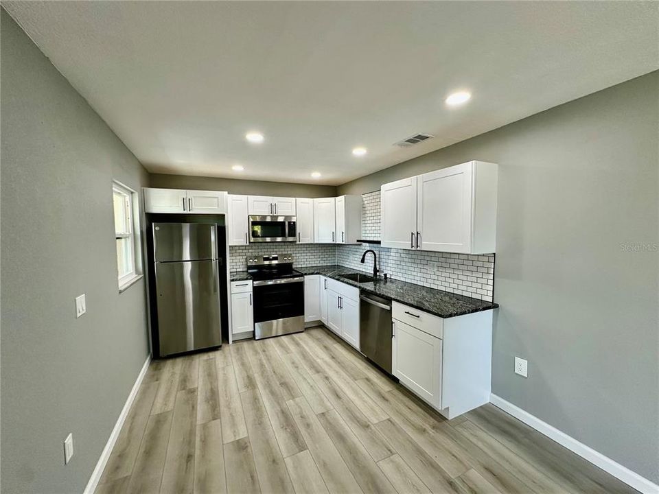 В аренду: $1,800 (2 спален, 2 ванн, 811 Квадратных фут)