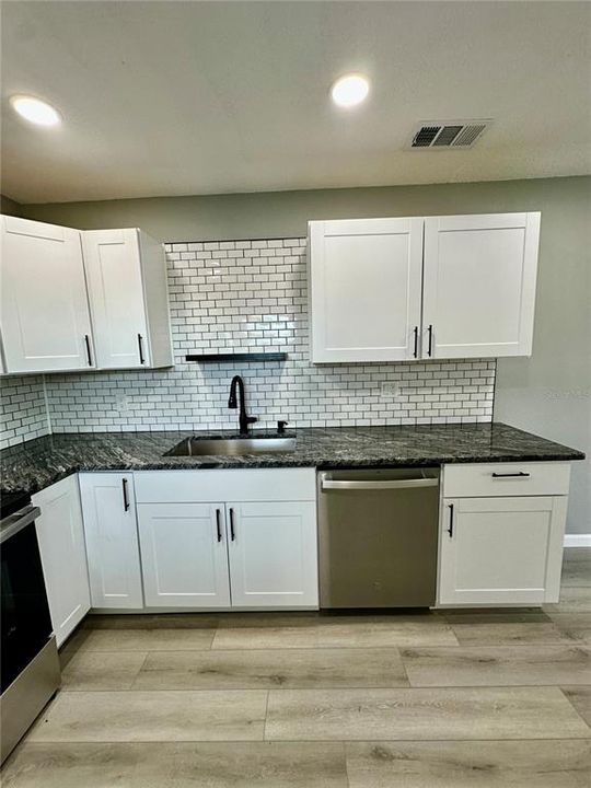 В аренду: $1,800 (2 спален, 2 ванн, 811 Квадратных фут)