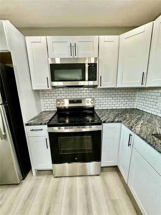 В аренду: $1,800 (2 спален, 2 ванн, 811 Квадратных фут)