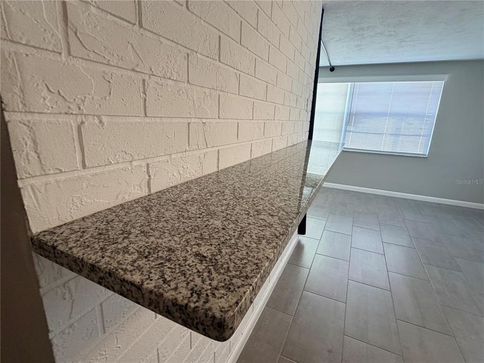 出租: $1,100 (1 贝兹, 1 浴室, 414 平方英尺)