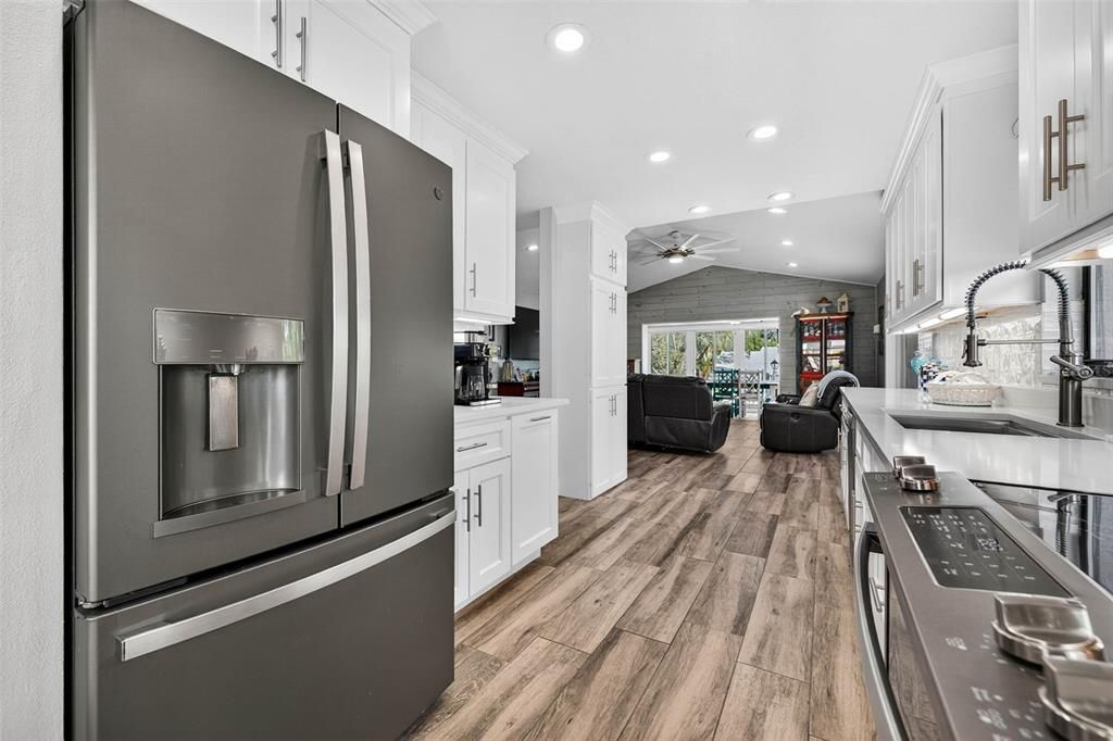 На продажу: $674,900 (3 спален, 2 ванн, 1758 Квадратных фут)