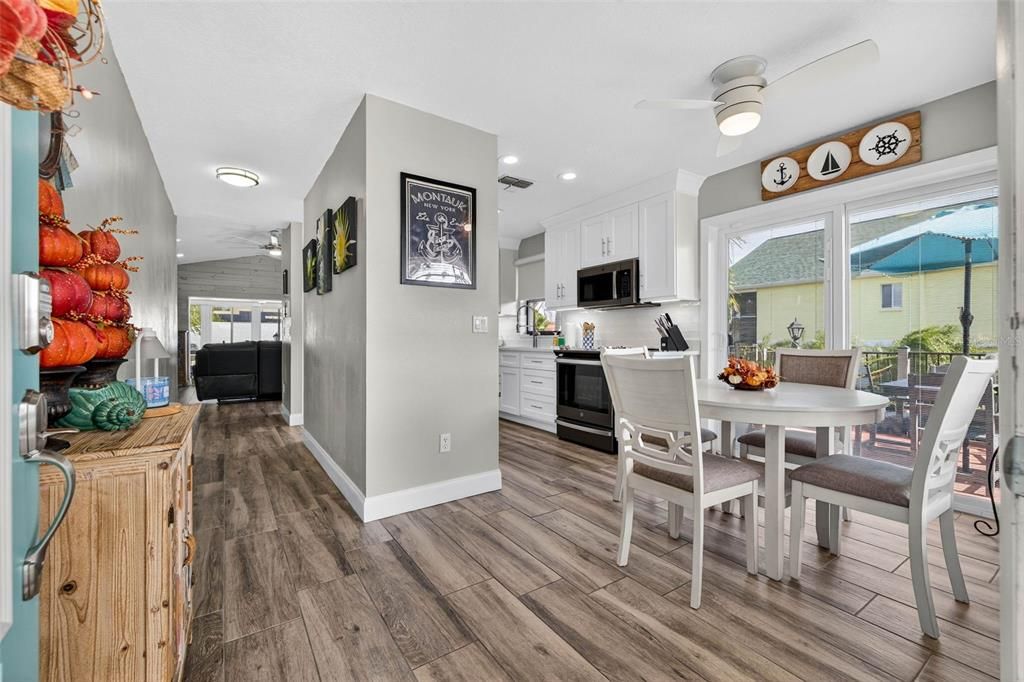 На продажу: $674,900 (3 спален, 2 ванн, 1758 Квадратных фут)