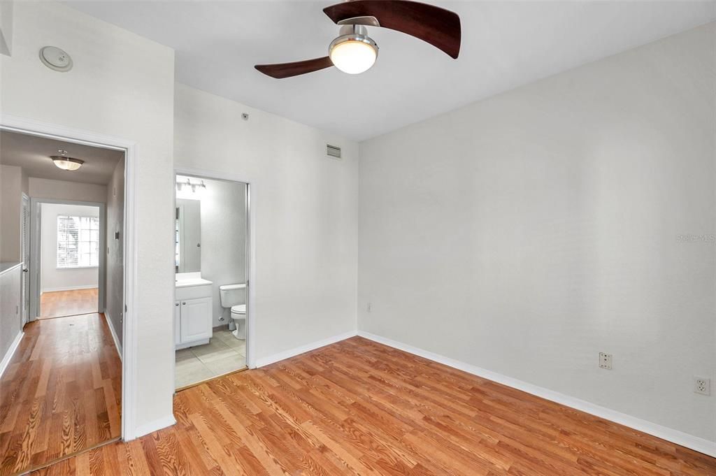 For Sale: $399,900 (2 beds, 2 baths, 1349 Square Feet)