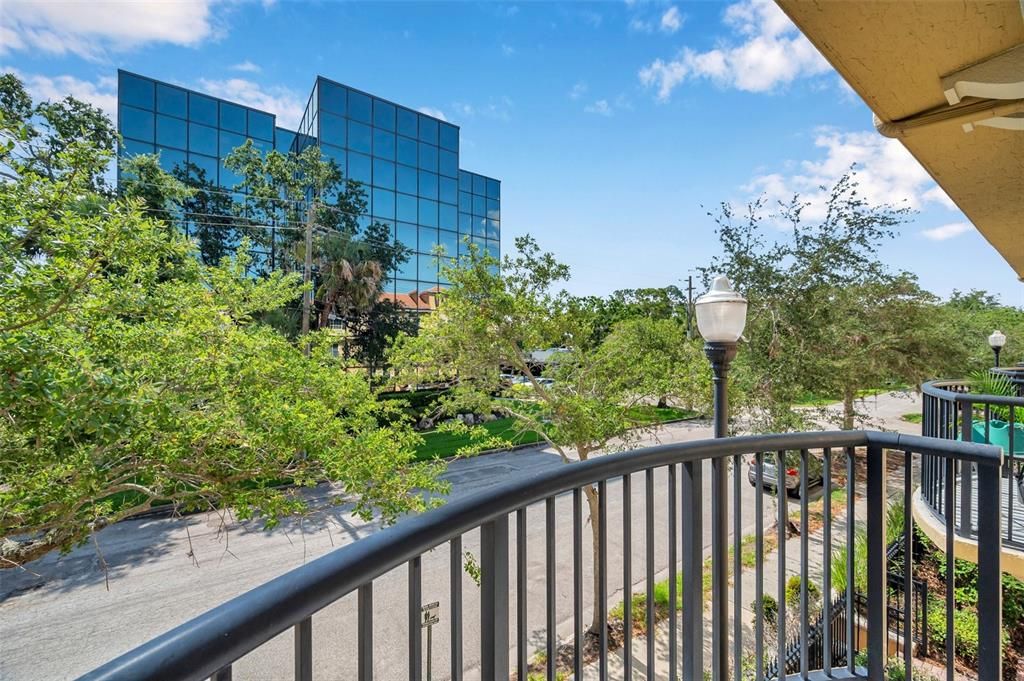 For Sale: $399,900 (2 beds, 2 baths, 1349 Square Feet)