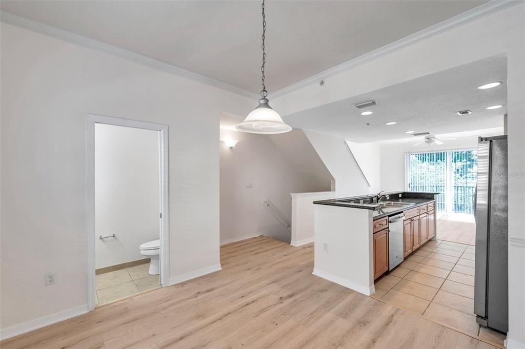 For Sale: $399,900 (2 beds, 2 baths, 1349 Square Feet)