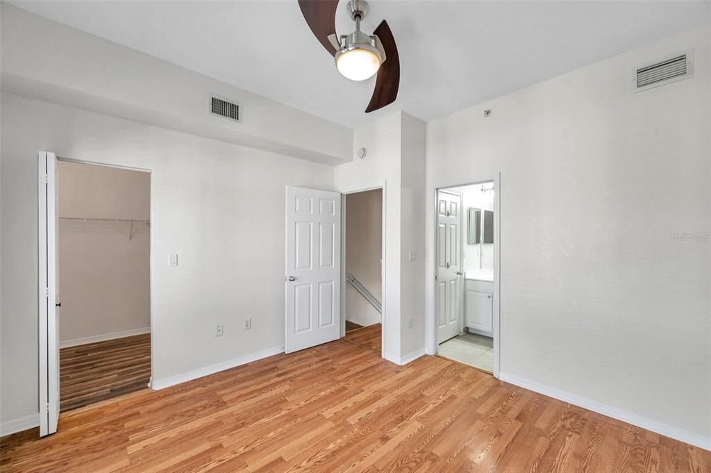 For Sale: $399,900 (2 beds, 2 baths, 1349 Square Feet)