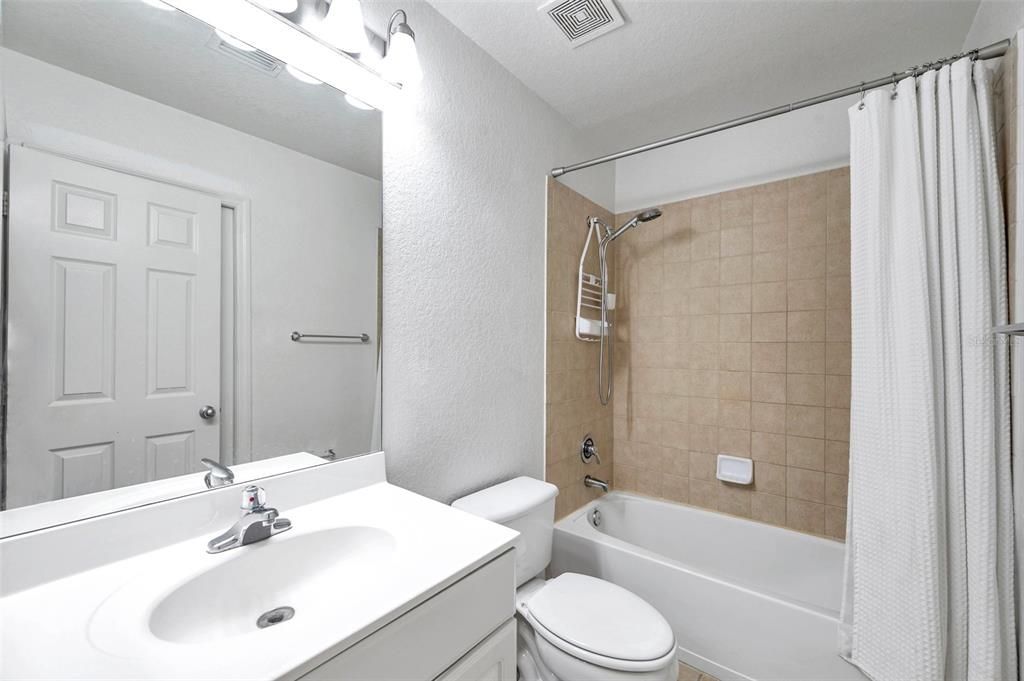 For Sale: $399,900 (2 beds, 2 baths, 1349 Square Feet)