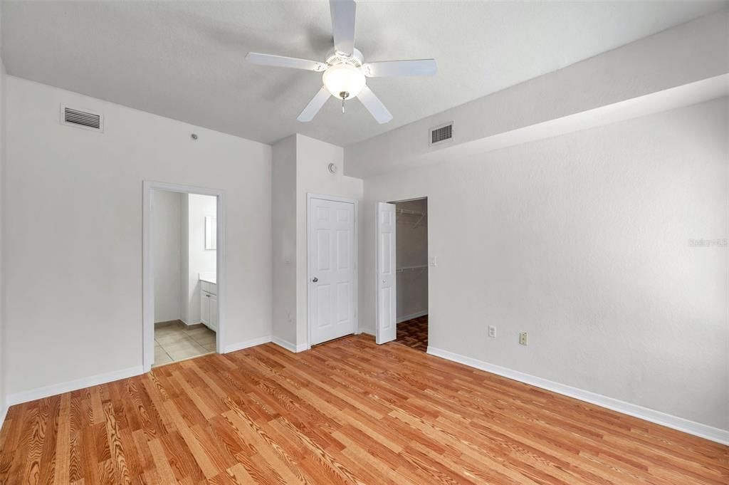 For Sale: $399,900 (2 beds, 2 baths, 1349 Square Feet)