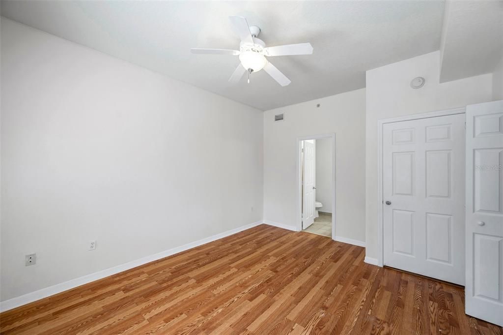 For Sale: $399,900 (2 beds, 2 baths, 1349 Square Feet)