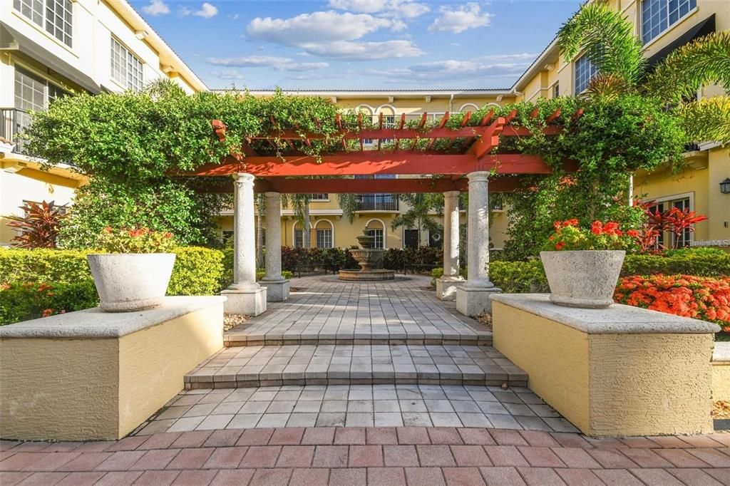 For Sale: $399,900 (2 beds, 2 baths, 1349 Square Feet)