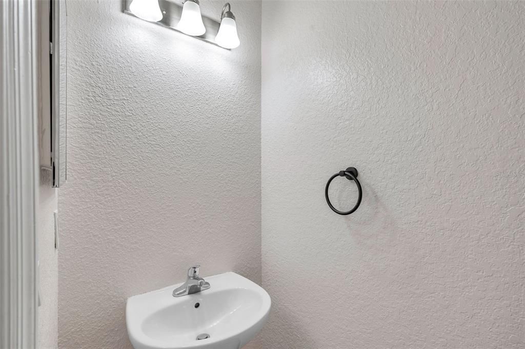 For Sale: $399,900 (2 beds, 2 baths, 1349 Square Feet)