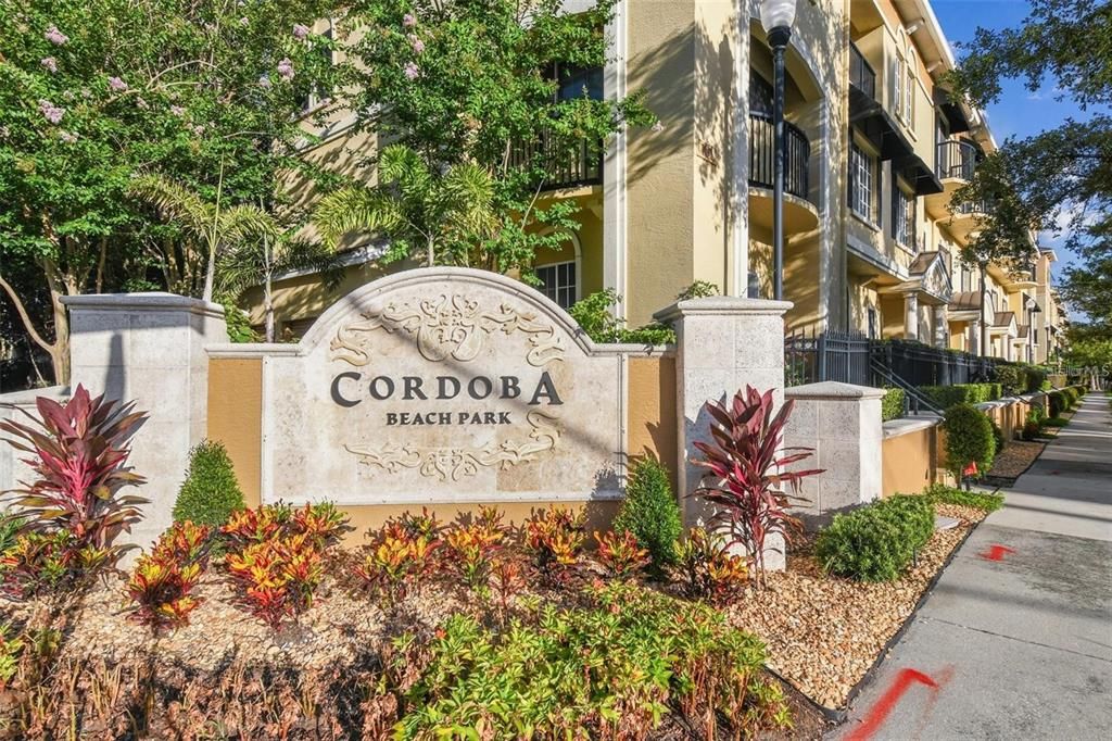 For Sale: $399,900 (2 beds, 2 baths, 1349 Square Feet)