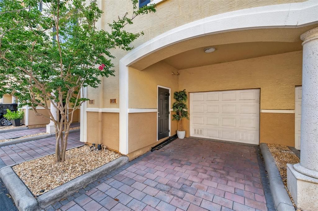 For Sale: $399,900 (2 beds, 2 baths, 1349 Square Feet)