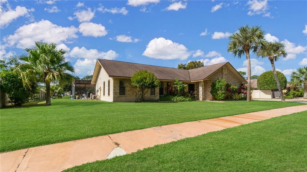 For Sale: $399,000 (3 beds, 2 baths, 2485 Square Feet)