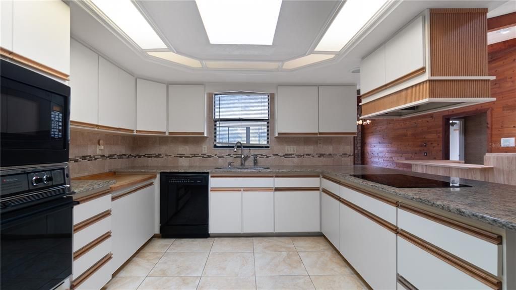 For Sale: $399,000 (3 beds, 2 baths, 2485 Square Feet)