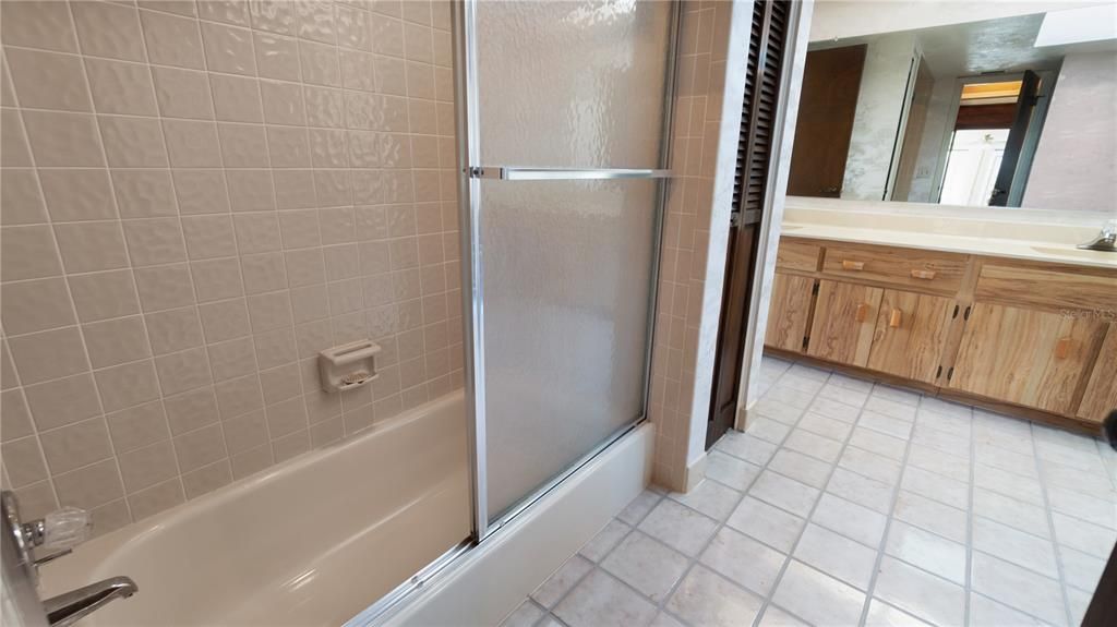 For Sale: $399,000 (3 beds, 2 baths, 2485 Square Feet)