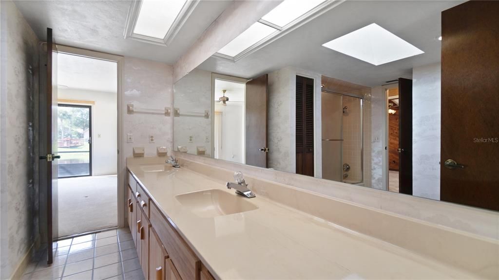 For Sale: $399,000 (3 beds, 2 baths, 2485 Square Feet)